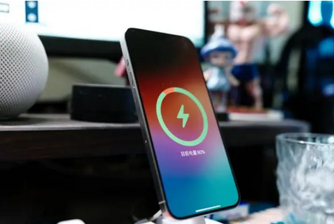 京口苹果15换屏服务分享用什么充电器给iPhone15充电更好 